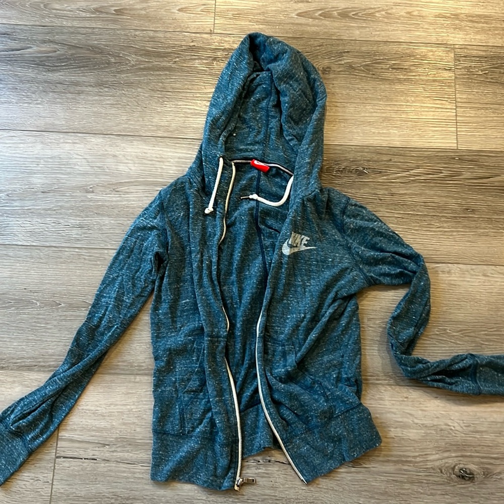 Used nike women’s zip up
